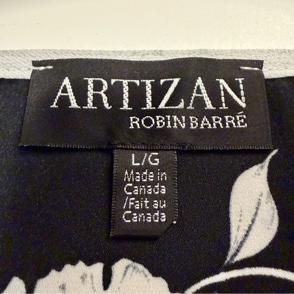 ⭐️ Artizan ($69) by Robin Barré Black & White Blouse With Bell Sleeves - PTP 22 - Picture 4 of 5